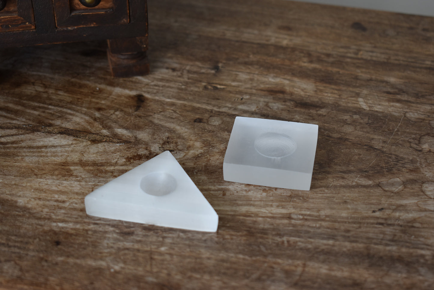 Selenite Sphere Holder