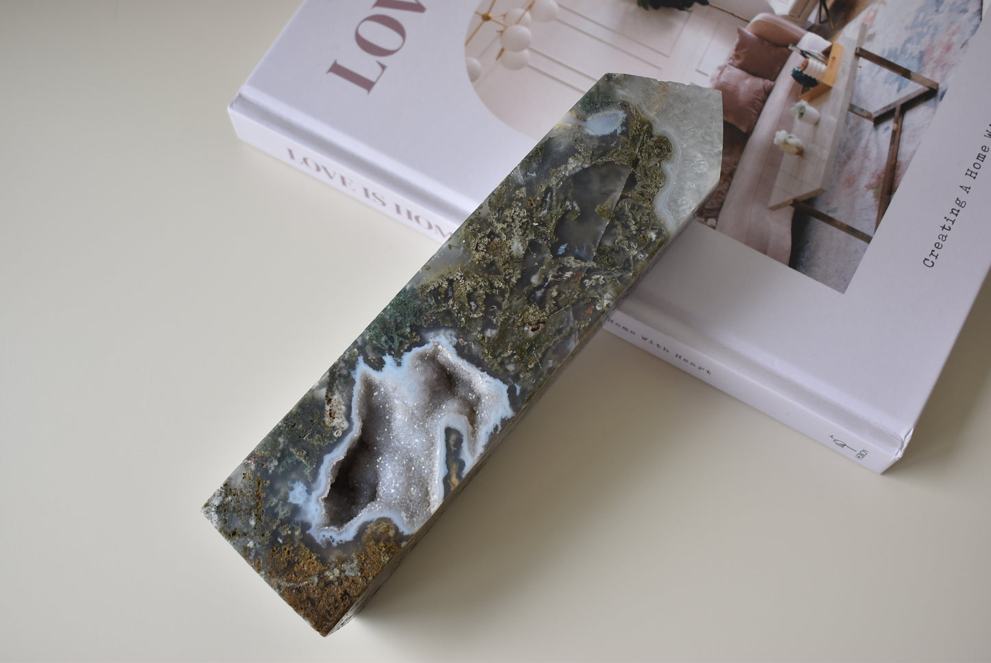 Large Moss Agate Point with druzy 1.1kg
