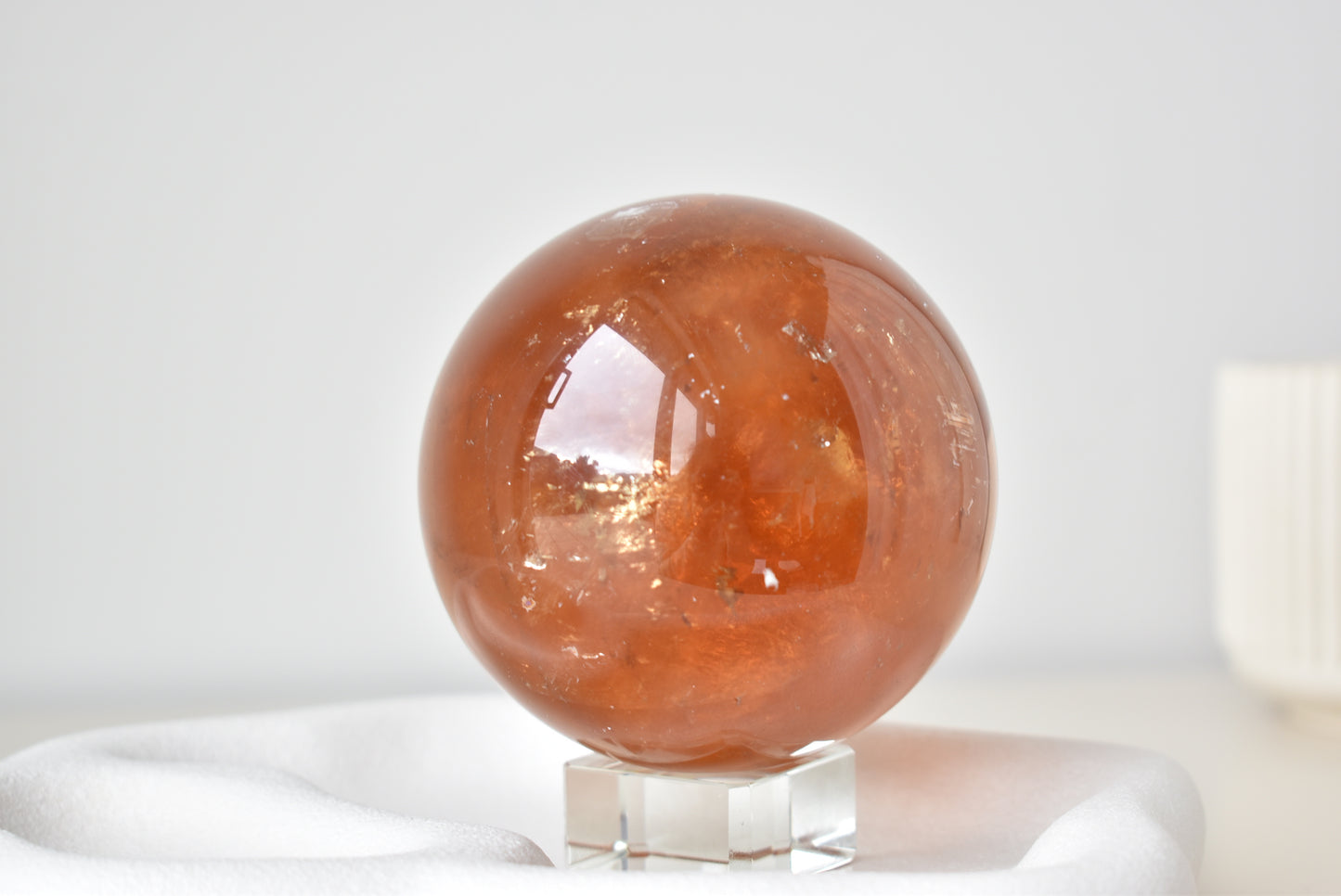 HG Optical Honey Calcite Sphere 927g (video)