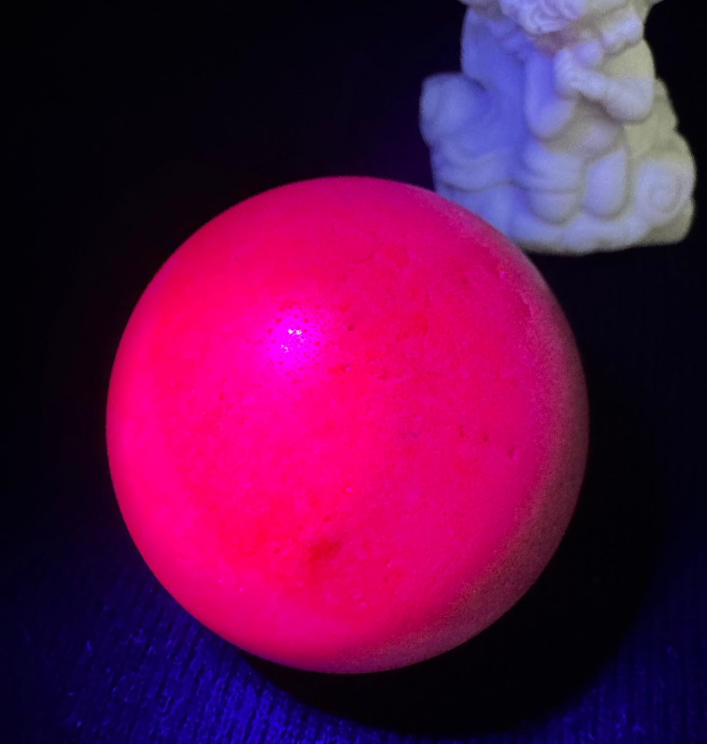 Ruby Sphere UV reaction ((manmade)