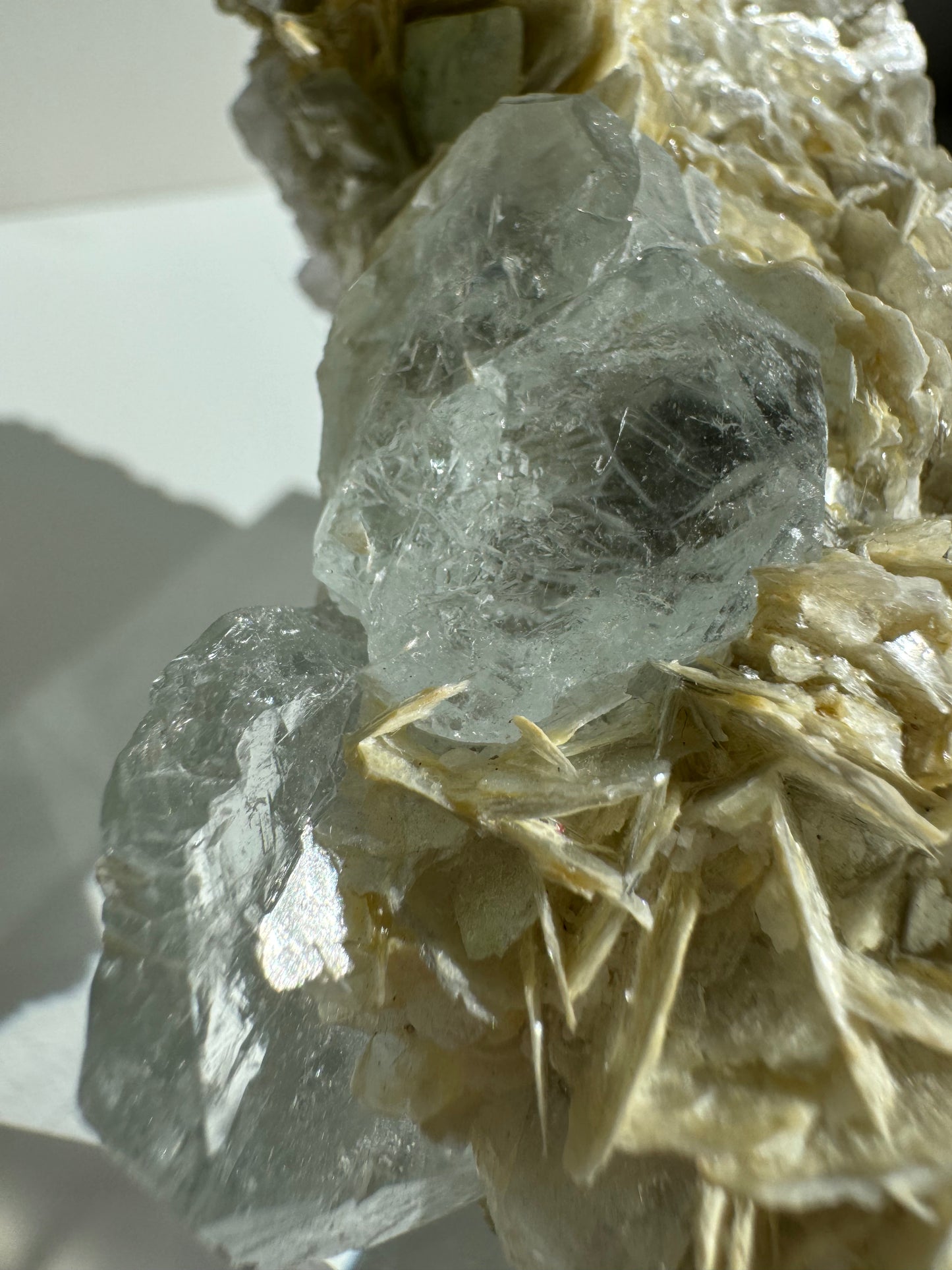 Aquamarine with Muscovite (mica) 633g
