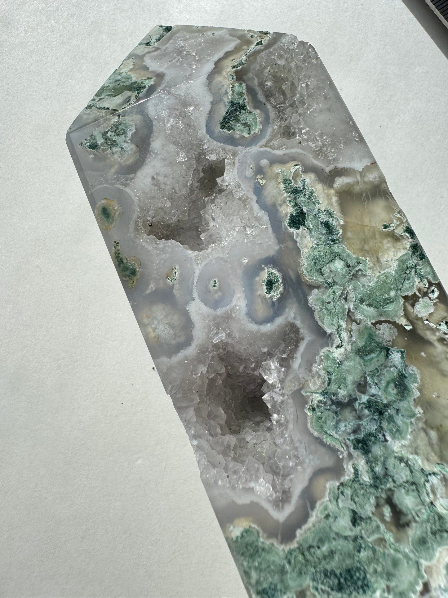 Moss Agate Point with druzy 450g