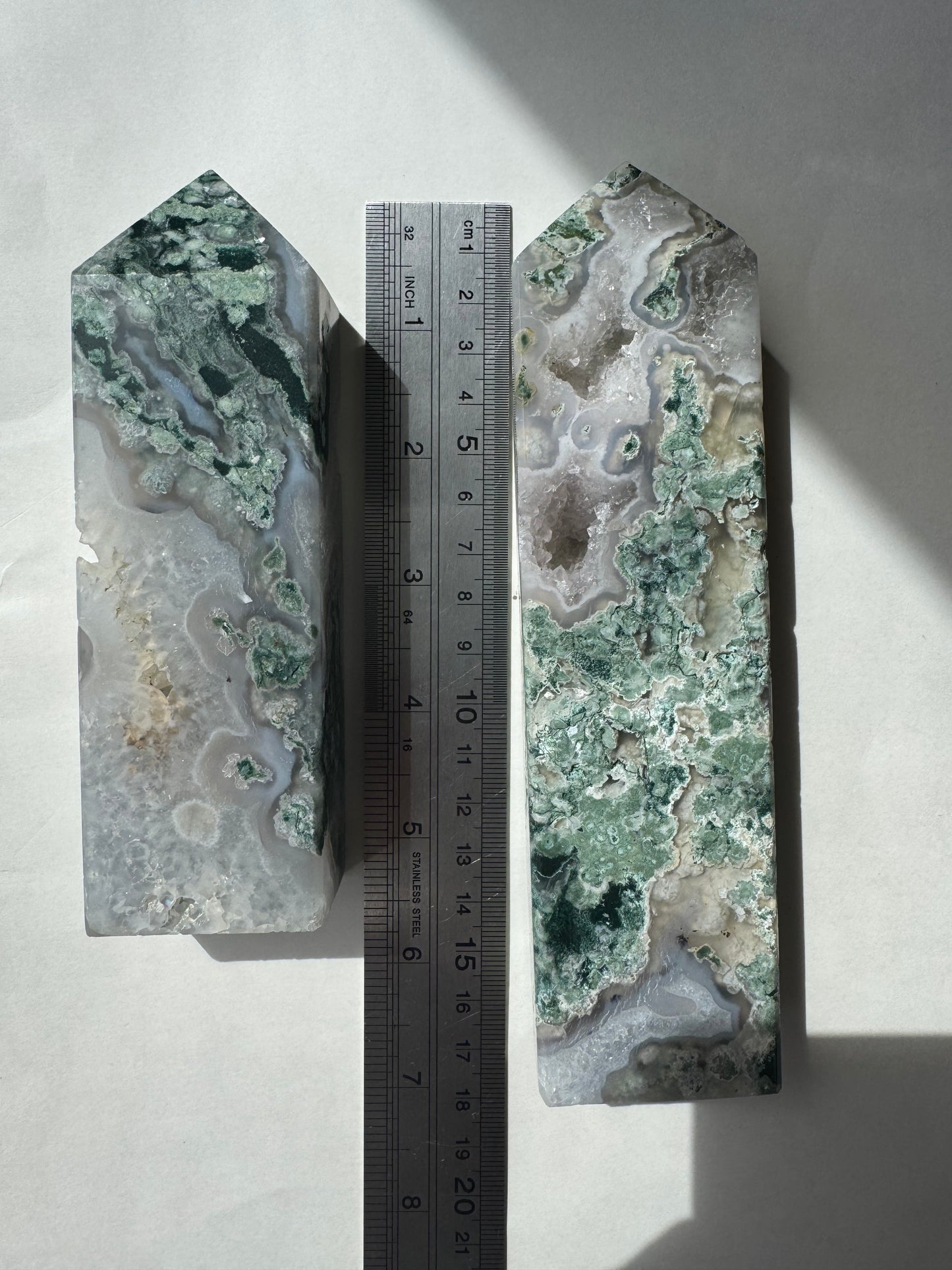 Moss Agate Point with druzy 450g