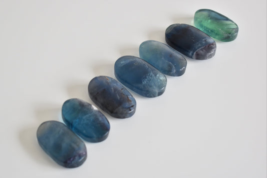 Blue Fluorite Palm Stone ｜Clarity
