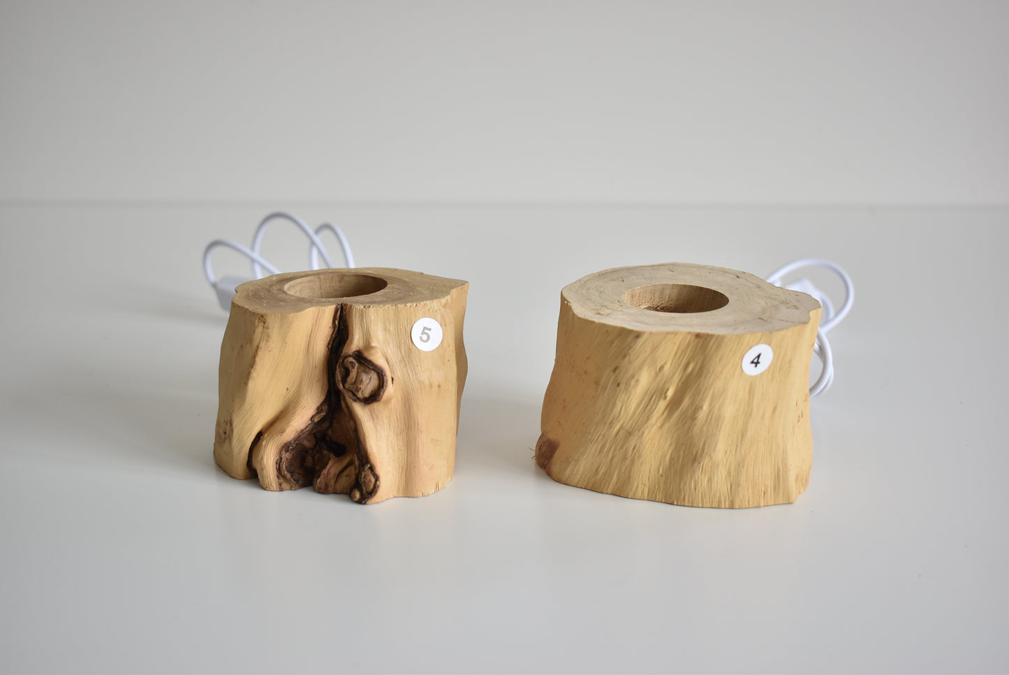 Wooden Base Tree Stump USB Light Sphere Stand (White Light)