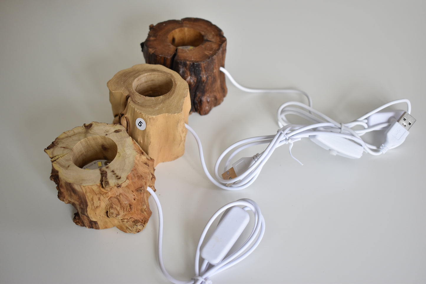 Wooden Base Tree Stump USB Light Sphere Stand (White Light)