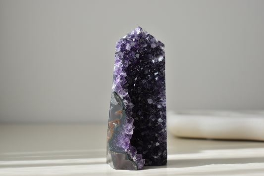 Dark Amethyst Cluster Tower