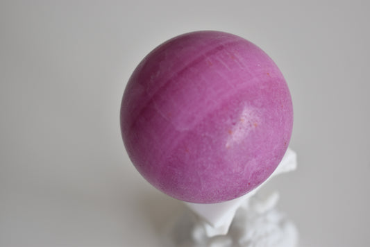 Ruby Sphere UV reaction ((manmade)