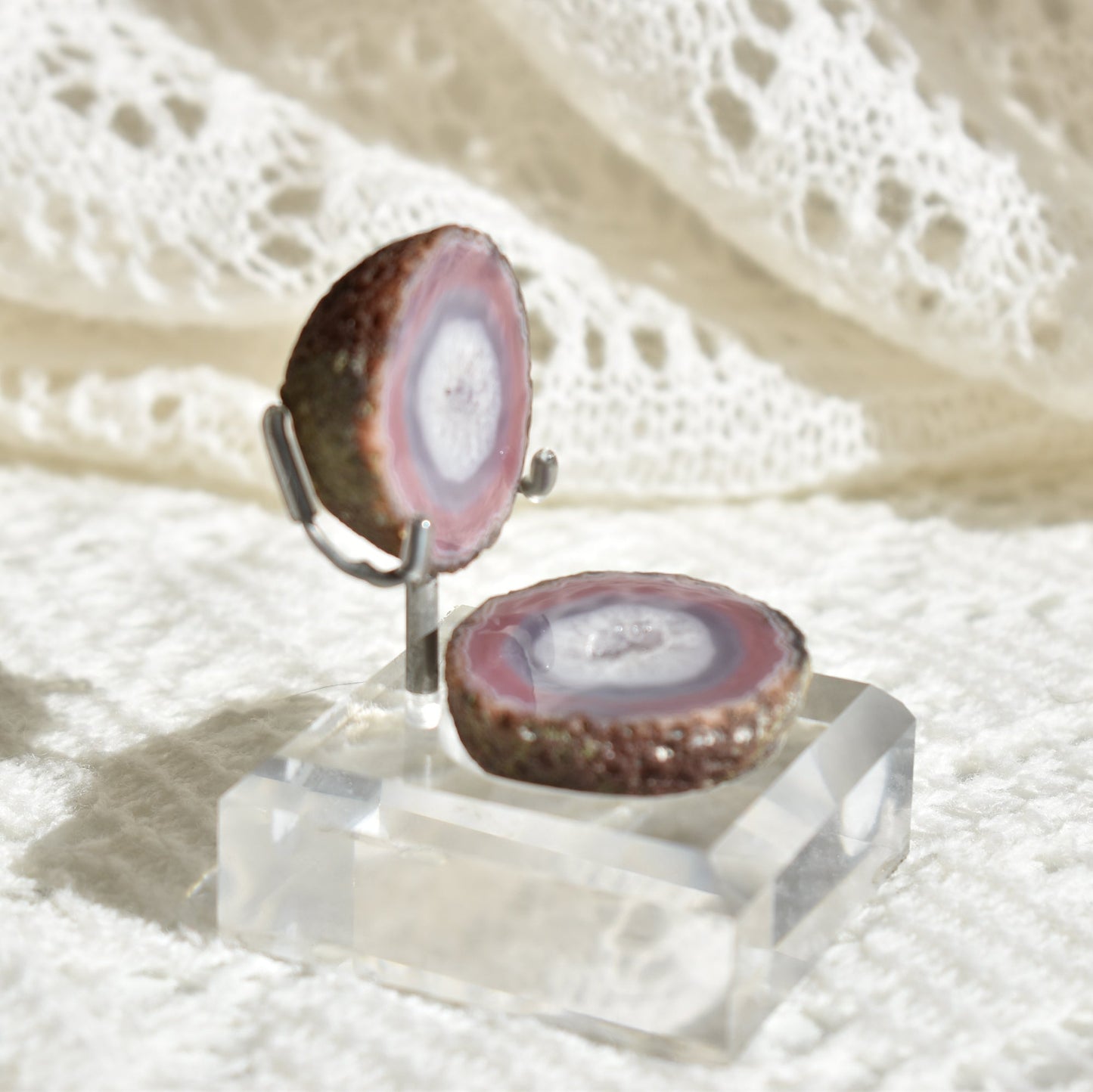 Zhanguo Agate Geodes with Customised stand