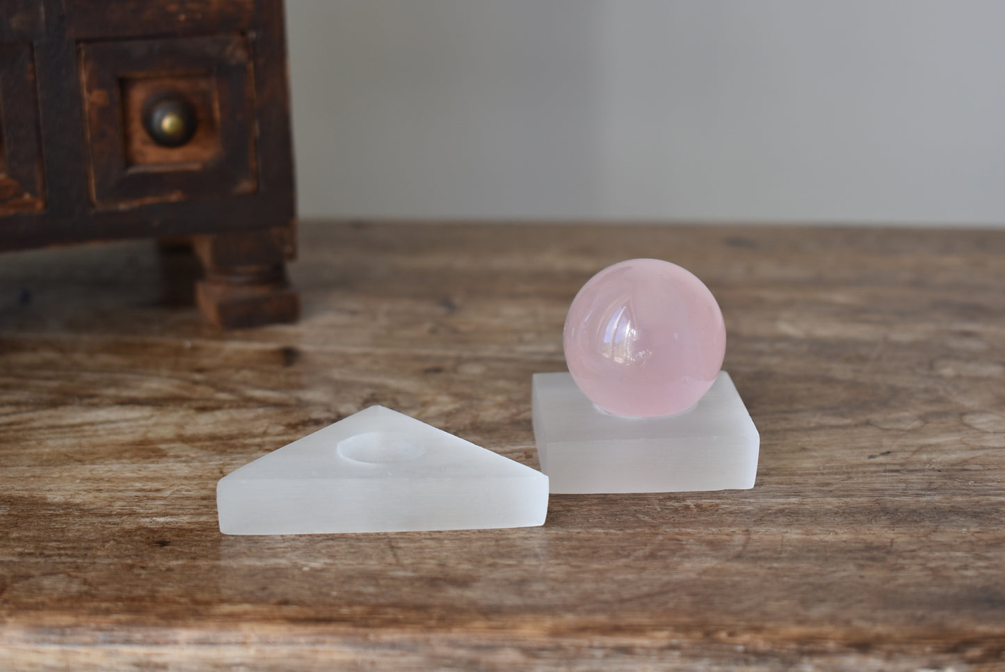Selenite Sphere Holder