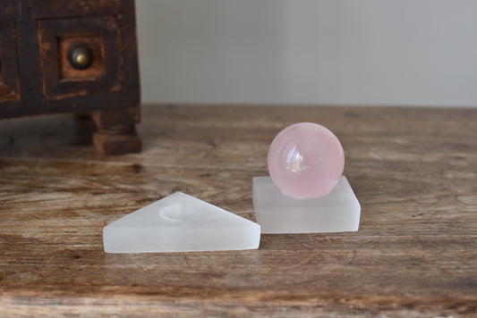 Selenite Sphere Holder