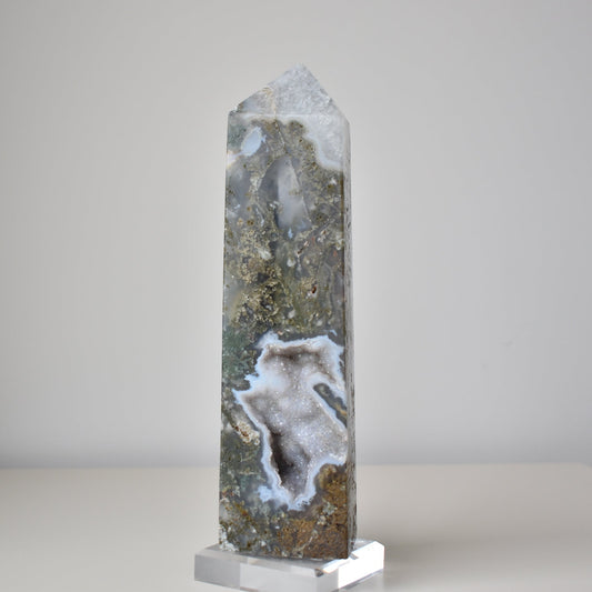 Large Moss Agate Point with druzy 1.1kg