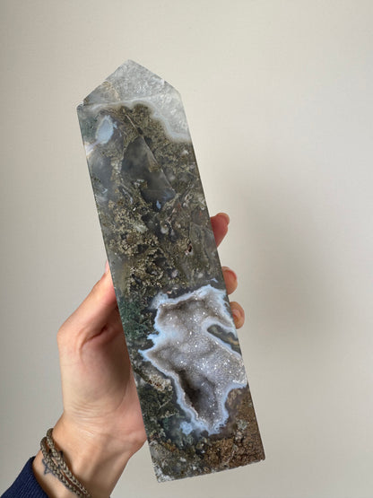 Large Moss Agate Point with druzy 1.1kg