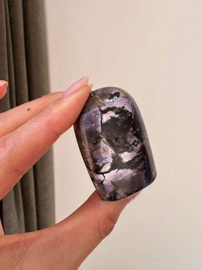 Rare Tiffany Stone Freeform from Utah 67g