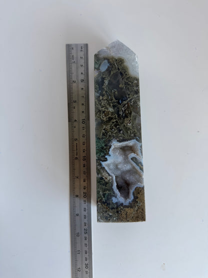 Large Moss Agate Point with druzy 1.1kg