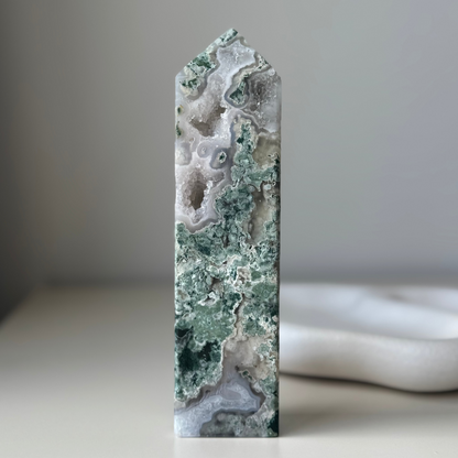 Moss Agate Point with druzy 450g