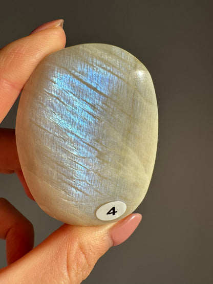 HG Moonstone Palmstone