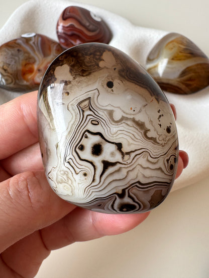 Sardonyx Carnelian Palm Stone (Madagascar)